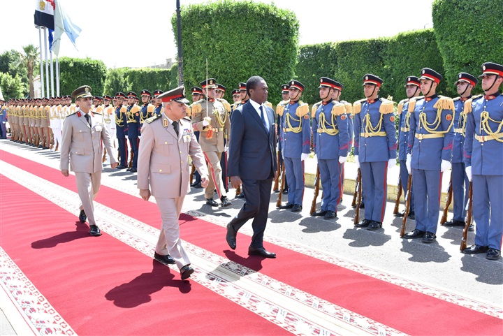 الفريق أول صدقي صبحي يلتقي وزير الدفاع الكاميروني الفريق أول صدقي صبحي يلتقي وزير الدفاع الكاميروني