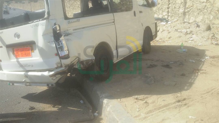 بالصور.. إصابة 5 أشخاص في تصادم ميكروباص بنقل بالأوتوستراد