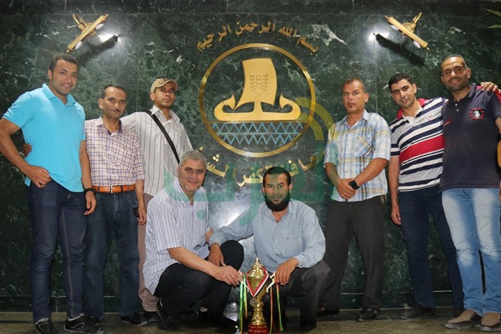بالصور.. محافظ كفر الشيخ يُكرم الفائز بالمركز الثالث بدوري المصالح الحكومية