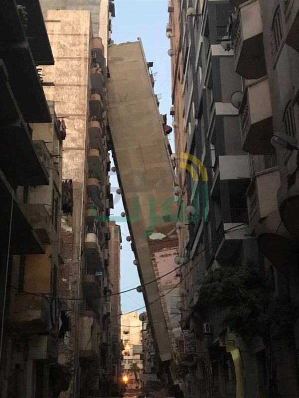 بالصور.. انهيار برج سكني بالأزاريطة في الإسكندرية