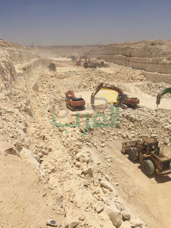 بالصور.. مدبولي يتفقد أعمال شق الجبل بـ15مايو لتنفيذ طريق للإسكان الاجتماعى