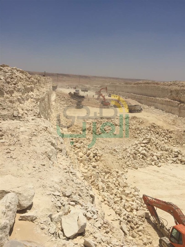 بالصور.. مدبولي يتفقد أعمال شق الجبل بـ15مايو لتنفيذ طريق للإسكان الاجتماعى