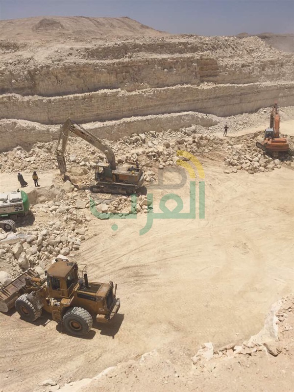 بالصور.. مدبولي يتفقد أعمال شق الجبل بـ15مايو لتنفيذ طريق للإسكان الاجتماعى