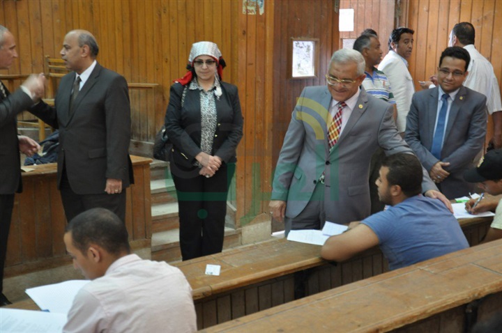 بالصور.. رئيس جامعة المنيا يتفقد لجان الامتحانات