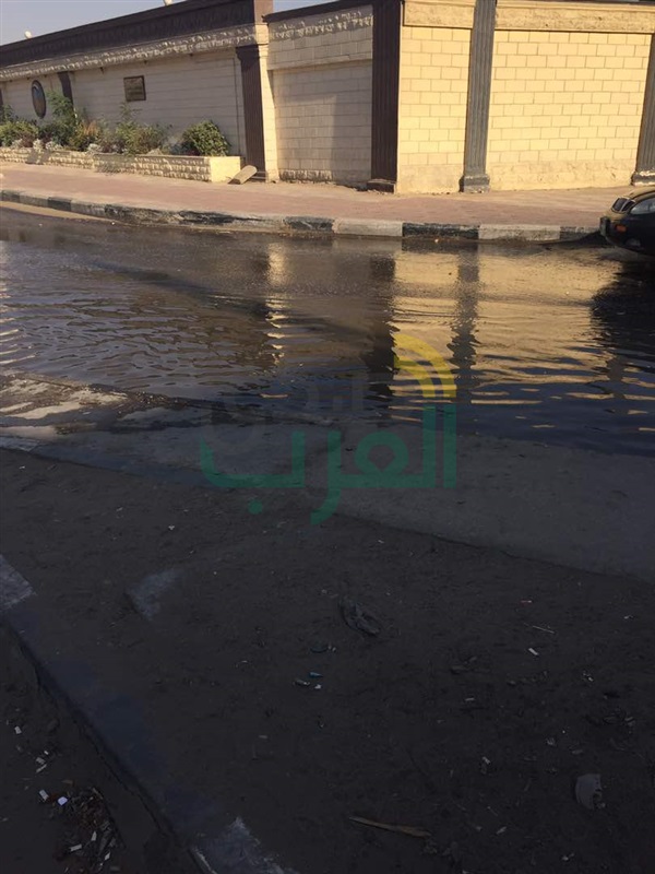 بالصور.. كسر ماسورة مياه يتسبب في كثافات مرورية بمدينة نصر