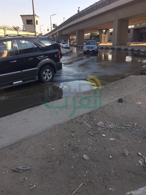 بالصور.. كسر ماسورة مياه يتسبب في كثافات مرورية بمدينة نصر
