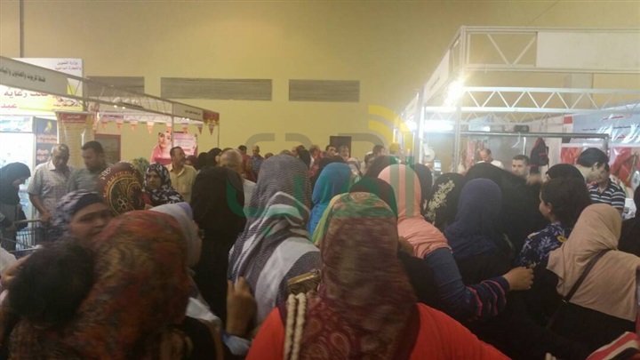 إقبال كثيف على معارض "أهلا رمضان" بالمحافظات ومدّه أسبوعًا إضافيًا