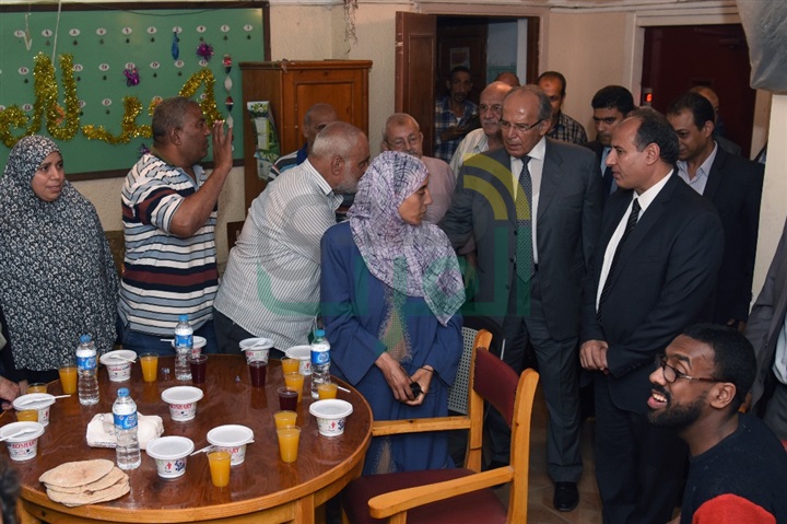 بالصور: أسر العقار المائل بالأزاريطة يتناولون الإفطار بجمعية مصطفى كامل الخيرية بالصور: أسر العقار المائل بالأزاريطة يتناولون الإفطار بجمعية مصطفى كامل الخيرية
