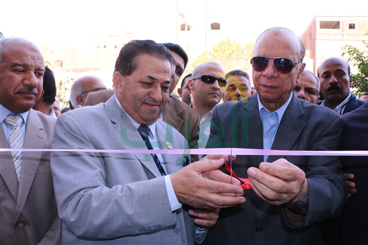 بالصور.. محافظ القاهرة يتفقد معرض السلع التموينية بالمرج