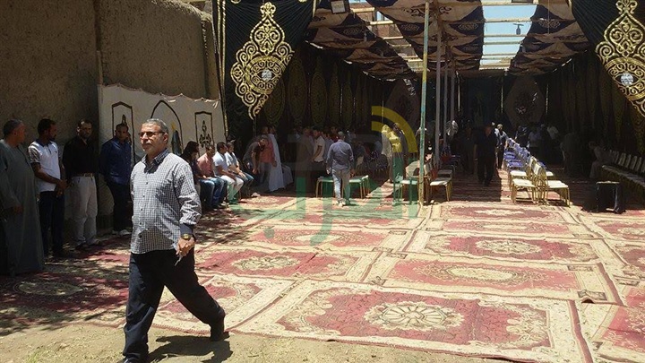 بالصور.. توافد أهالى بنى سويف لتقديم العزاء في شهداء المنيا