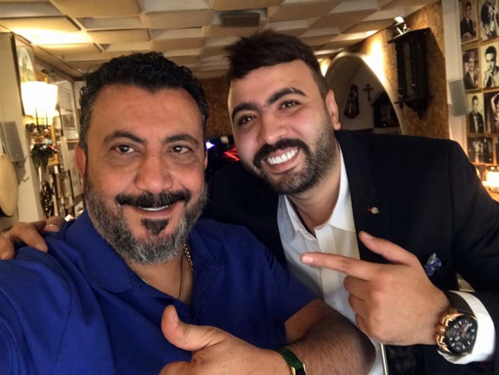 بالصور..نصر محروس يتعاقد مع المطرب محمد علاء ويطلقون اول اعمالهم بعيد الفطر المبارك