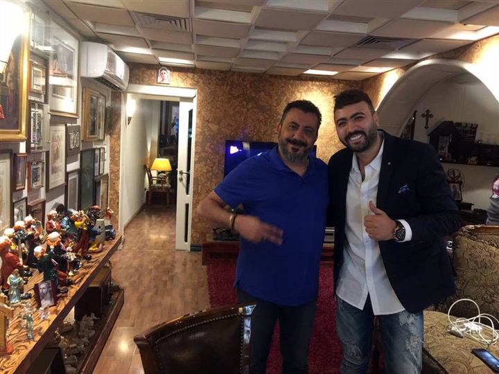 بالصور..نصر محروس يتعاقد مع المطرب محمد علاء ويطلقون اول اعمالهم بعيد الفطر المبارك