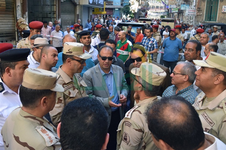بالصور و الفيديو.. محافظ الإسكندرية يتابع أعمال هدم عقار الأزاريطة 