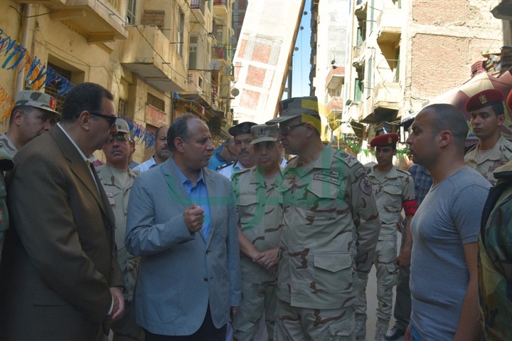 بالصور و الفيديو.. محافظ الإسكندرية يتابع أعمال هدم عقار الأزاريطة 