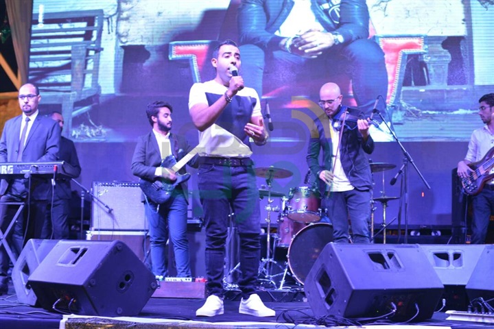 بالصور .. محمد عدوية يشعل خيمة "LANTERNS" بالمقطم بالصور .. محمد عدوية يشعل خيمة "LANTERNS" بالمقطم