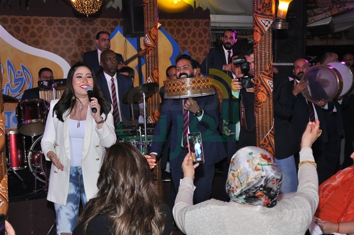 بالصور.. بوسى نجمه خيمه الخديوى فى سابع أيام السهرات الرمضانيه بالصور.. بوسى نجمه خيمه الخديوى فى سابع أيام السهرات الرمضانيه