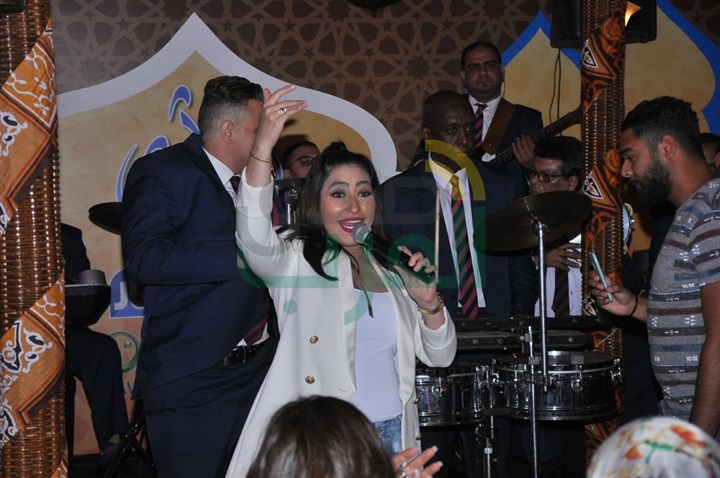 بالصور.. بوسى نجمه خيمه الخديوى فى سابع أيام السهرات الرمضانيه بالصور.. بوسى نجمه خيمه الخديوى فى سابع أيام السهرات الرمضانيه