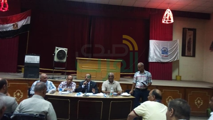 وكيل "تعليم قنا" يناقش إجراءات تأمين امتحانات الثانوية العامة