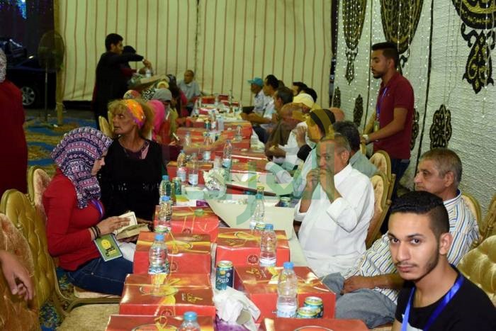 محافظ الشرقية يقيم حفل إفطار جماعي للمشردين بمقر جمعية بسمة للإ يواء بمدينة الزقازيق