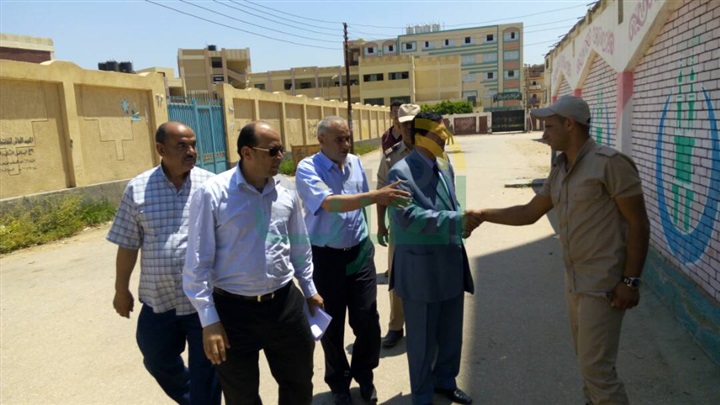 بالصور.. وكيل تعليم كفر الشيخ يتفقد لجان امتحانات الثانوية في بيلا