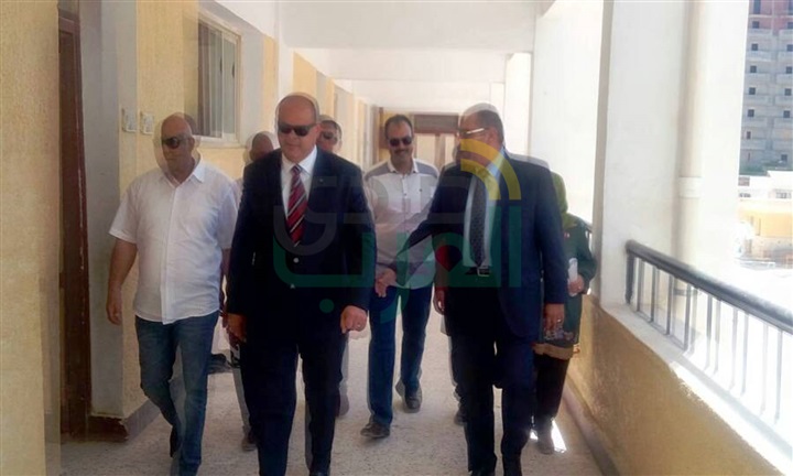 بالصور.. محافظ مطروح يتفقد امتحانات الثانوية العامة