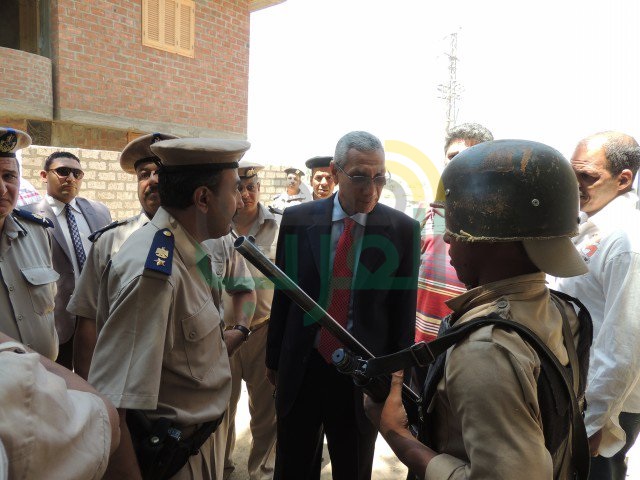 بالصور.. جولة تفقدية لمدير أمن المنيا على الكنائس وأقسام الشرطة