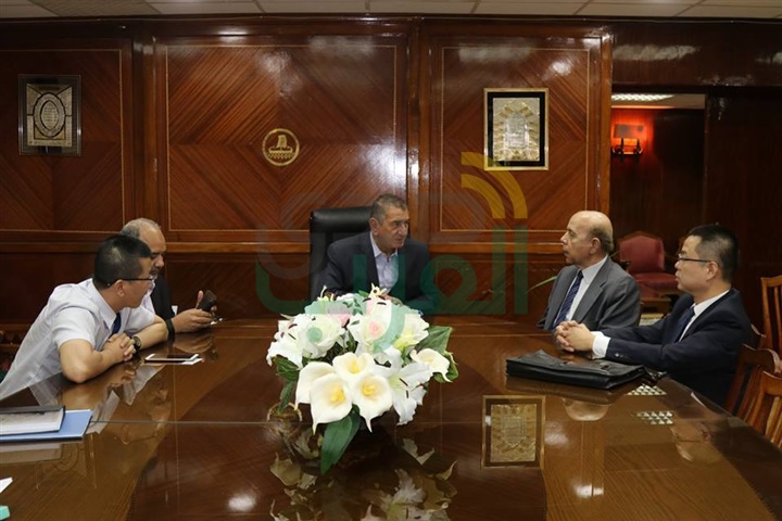 بالصور.. محافظ كفر الشيخ يبحث معالجة مياه الصرف مع شركة صينية