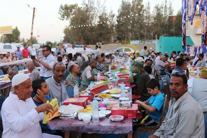 بالفيديو والصور.. محافظ كفرالشيخ يشارك قرية "الشرقي" بالحامول  إفطارهم الجماعي 