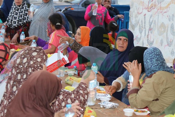 بالفيديو والصور.. محافظ كفرالشيخ يشارك قرية "الشرقي" بالحامول  إفطارهم الجماعي 