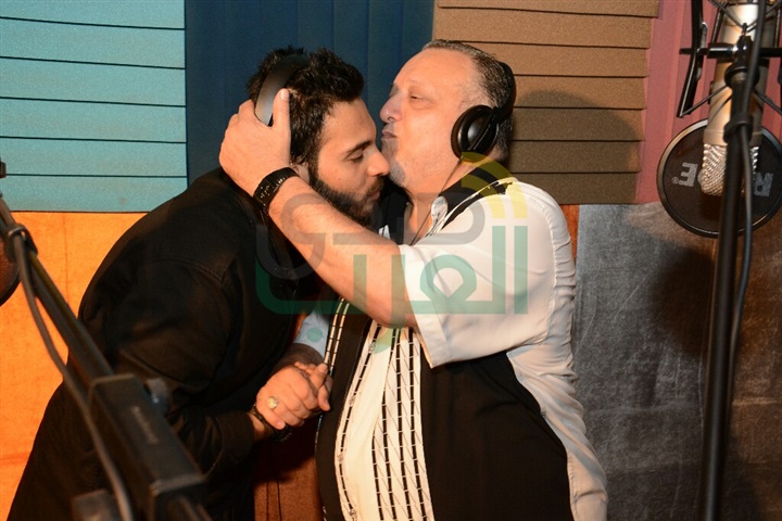 بالصور.. أحمد الكحلاوي مع ابنه "فينك ايامك يا رمضان" بالصور.. أحمد الكحلاوي مع ابنه "فينك ايامك يا رمضان"