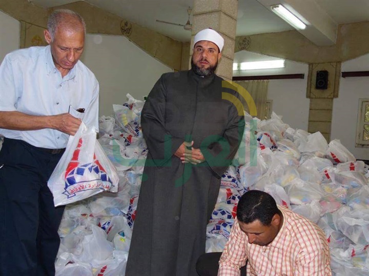 بالصور: أوقاف الإسكندرية توزِّع 1500 "شنطة رمضانية" على فقراء الثغر