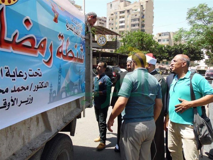 بالصور: أوقاف الإسكندرية توزِّع 1500 "شنطة رمضانية" على فقراء الثغر