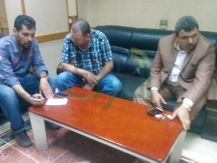 بالصور.. قيادات تعليم كفرالشيخ تؤدي واجب العزاء لأسرة معلمين لقيا مصرعهما في حادث تصادم