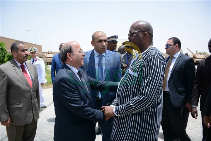 بالصور.. رئيس بوركينا فاسو يزور مصنع 200 الحربي
