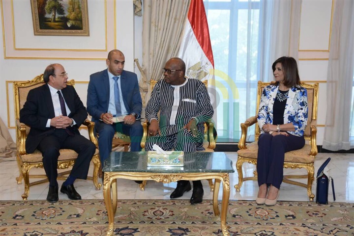 بالصور.. رئيس بوركينا فاسو يزور مصنع 200 الحربي