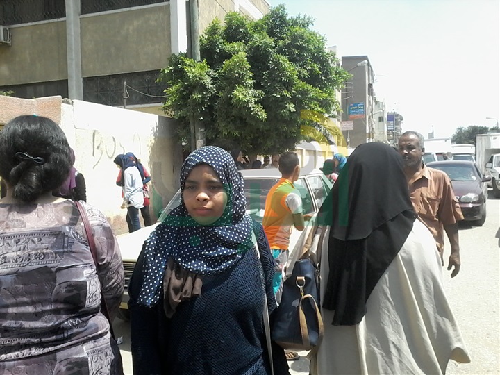 بالصور.. إغماء وبكاء هستيرى عقب امتحان الإنجليزي بالقليوبية