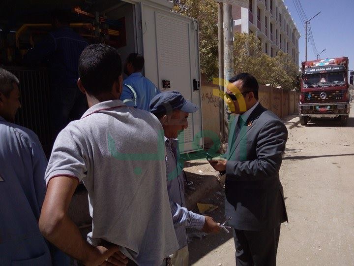 بالصور.. تركيب محول كهرباء مسجد الحصواية بقنا