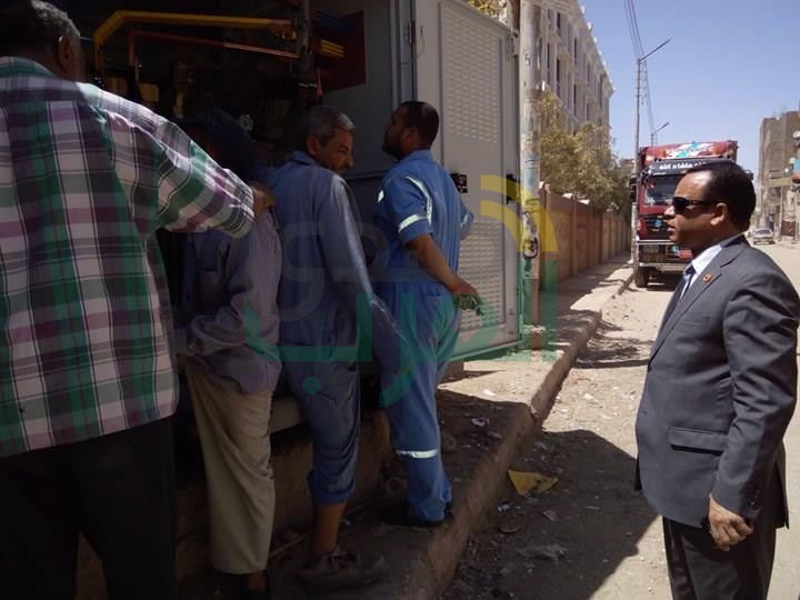 بالصور.. تركيب محول كهرباء مسجد الحصواية بقنا