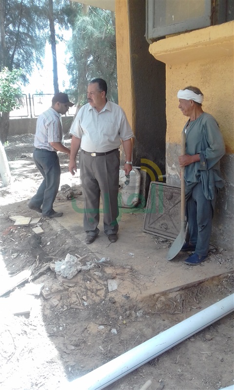 وكيل وزارة التنمية المحلية بأسيوط يتابع أعمال التجديد بالحديقة الدولية بالمحافظة