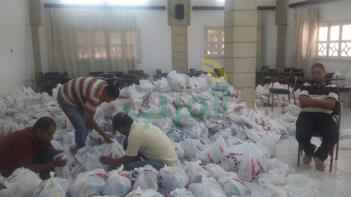 أوقاف الإسكندرية توزع 1500 "شنطة رمضانية" على الفقراء بالعامرية وريف المنتزة