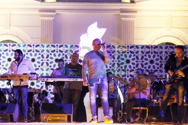 بالصور .. محمود العسيلى يشعل خيمة "باب القصر"
