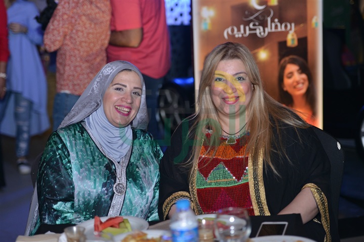 بالصور .. محمود العسيلى يشعل خيمة "باب القصر"