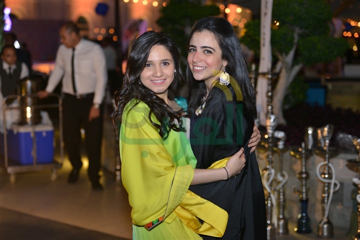 بالصور .. محمود العسيلى يشعل خيمة "باب القصر"