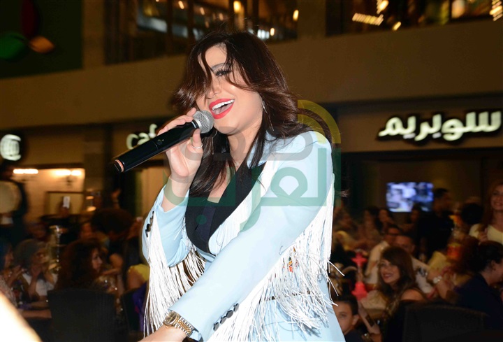 بالصور .. بوسى تشعل خيمة ليالى الحسين بحضور كامل العدد بالصور .. بوسى تشعل خيمة ليالى الحسين بحضور كامل العدد