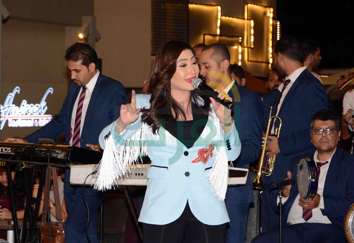 بالصور .. بوسى تشعل خيمة ليالى الحسين بحضور كامل العدد بالصور .. بوسى تشعل خيمة ليالى الحسين بحضور كامل العدد