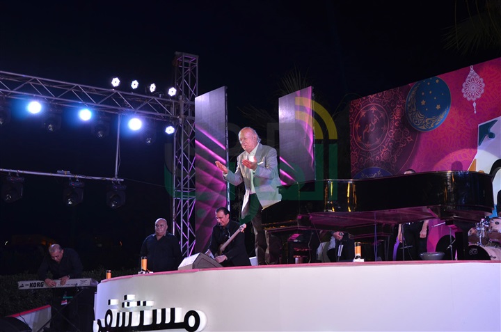 بالصور.. عمر خيرت يتألق في حفل سحور "أهل مصر" بحضور الوزراء و نجوم الفن والإعلام بالصور.. عمر خيرت يتألق في حفل سحور "أهل مصر" بحضور الوزراء و نجوم الفن والإعلام