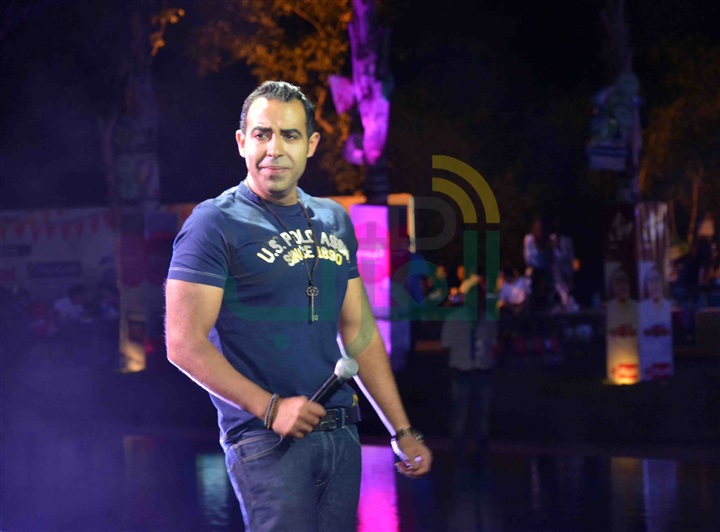 بالصور.. محمد عدوية يشعل خيمة "سهراية" بحضور شبابي بالصور.. محمد عدوية يشعل خيمة "سهراية" بحضور شبابي