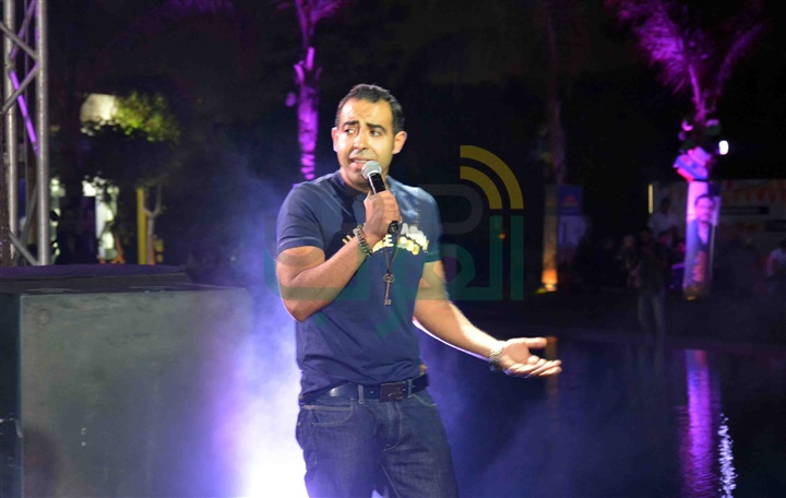 بالصور.. محمد عدوية يشعل خيمة "سهراية" بحضور شبابي بالصور.. محمد عدوية يشعل خيمة "سهراية" بحضور شبابي