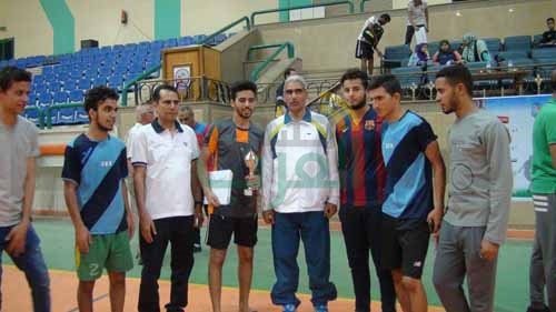 بالصور.. رئيس جنوب الوادي يوزع شهادات الكؤوس على الفائزين بالدورة الرمضانية