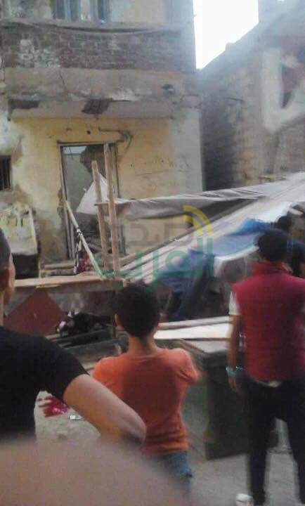 بالصور.. انهيار منزل مكون من أربعة طوابق بالدخيلة 